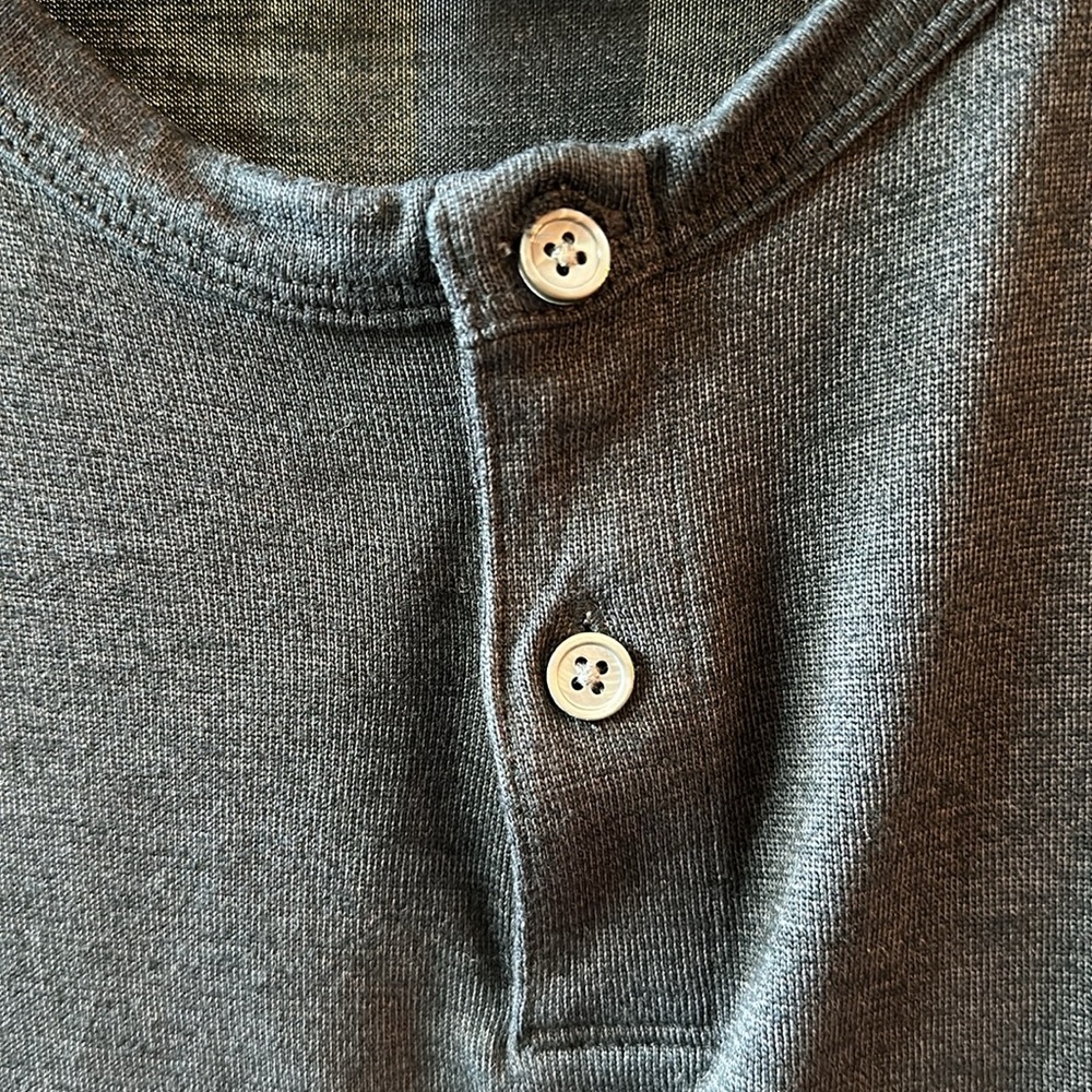 Theory Men’s Henley shirt - Picture 3 of 3